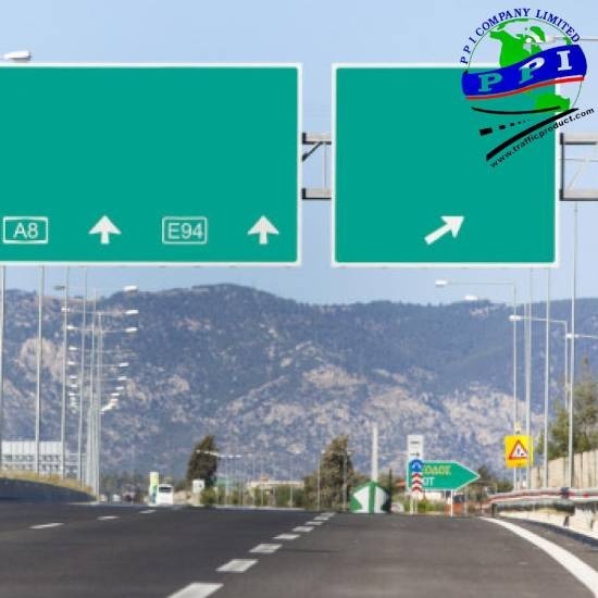 ป้ายจราจร overhanged                    ป้ายจราจร overhanged